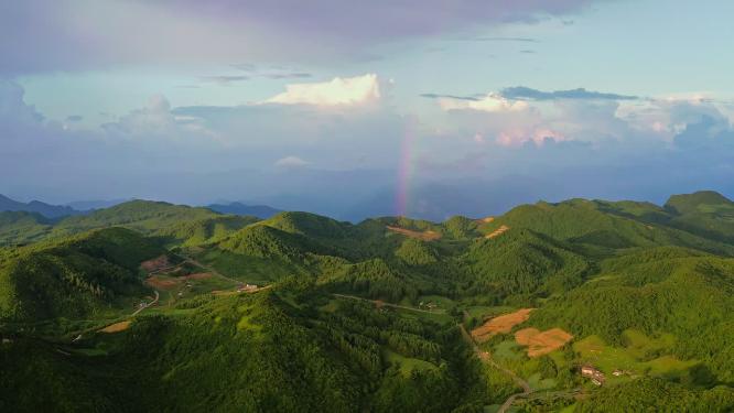 4k航拍高山云景彩虹