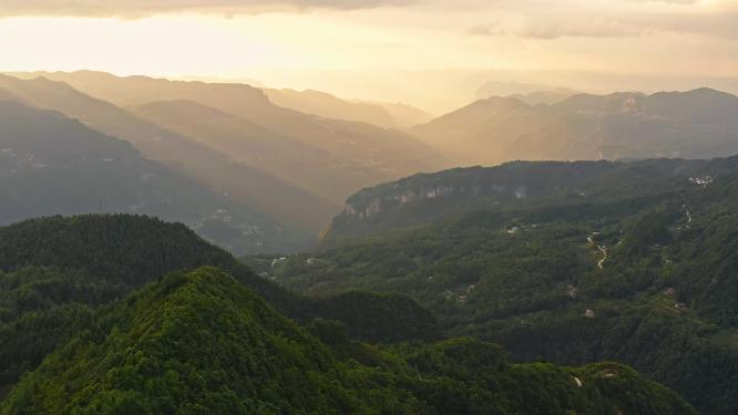航拍山川峡谷丁达尔效应