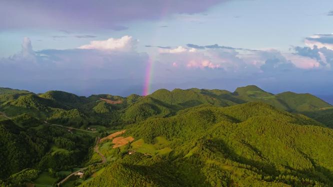 航拍高山彩虹
