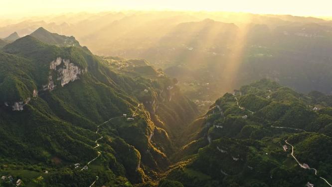 航拍山川峡谷丁达尔效应