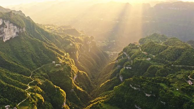 航拍山川峡谷丁达尔效应
