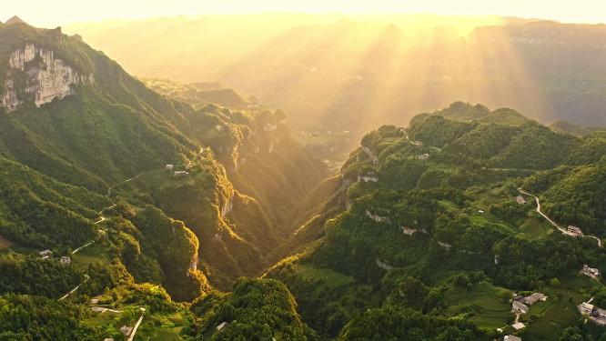 航拍山川峡谷丁达尔效应