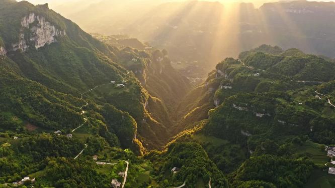 航拍山川峡谷丁达尔效应