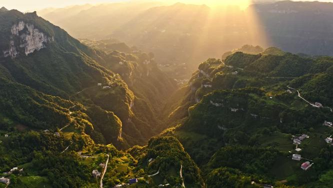 航拍山川峡谷丁达尔效应