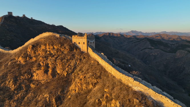 长城唯美金光夕阳航拍