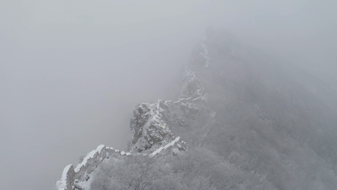 长城冬季雪景云海仙女楼航拍