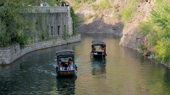 北京古水公园湖上船只
