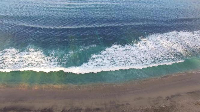海岸线海浪