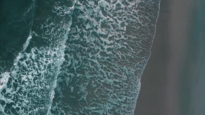 海浪沙滩海浪拍打沙滩航拍旅拍素材潮汐