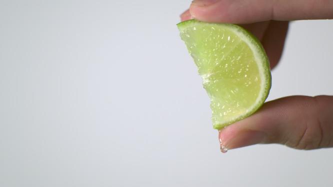 手挤柠檬