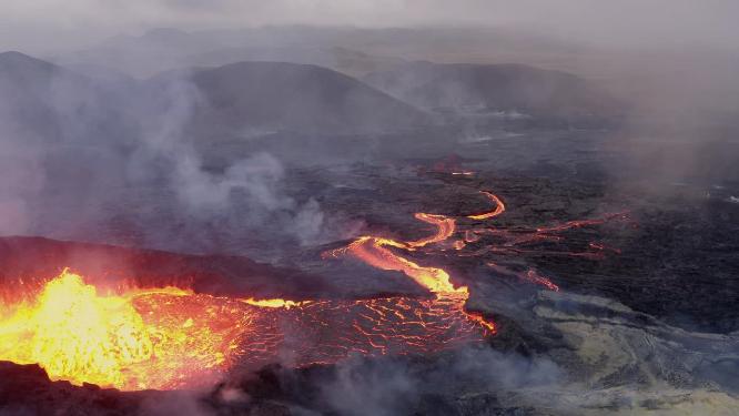 火山喷发熔岩