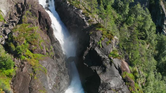 高山流水瀑布景区