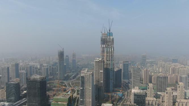 城市航拍山东济南双子塔施工吊塔
