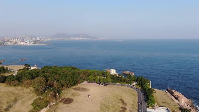 航拍海边礁石岛屿海浪浪花
