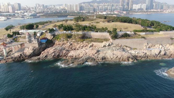 航拍海边礁石岛屿海浪浪花