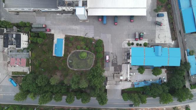 航拍大山中工厂工业生产