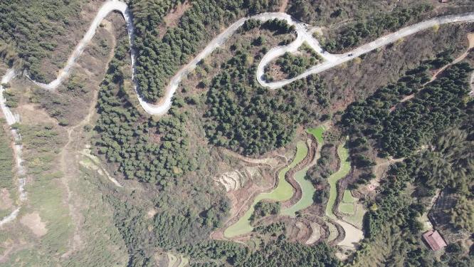 俯拍蜿蜒盘山公路道路交通