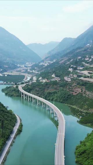 航拍最美水上公路古昭公路