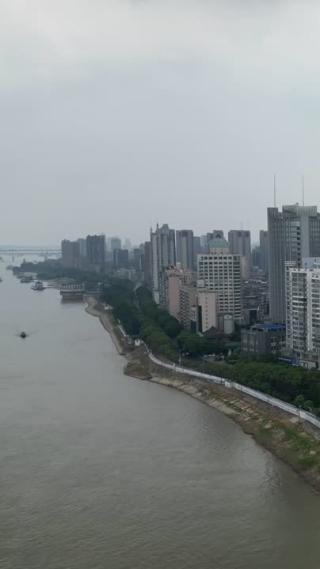 航拍江西九江滨江路沿江风光带