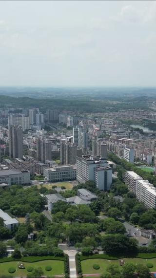 航拍江西井冈山城市风光