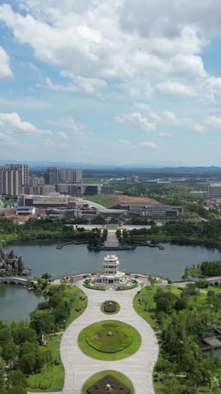 航拍江西抚州名人雕塑园4A景区