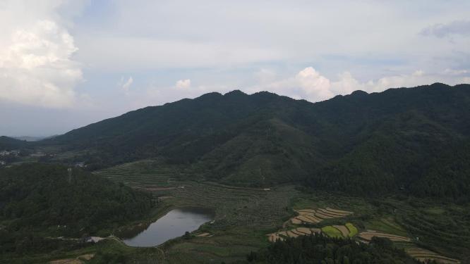 航拍连绵起伏山川丘陵地貌