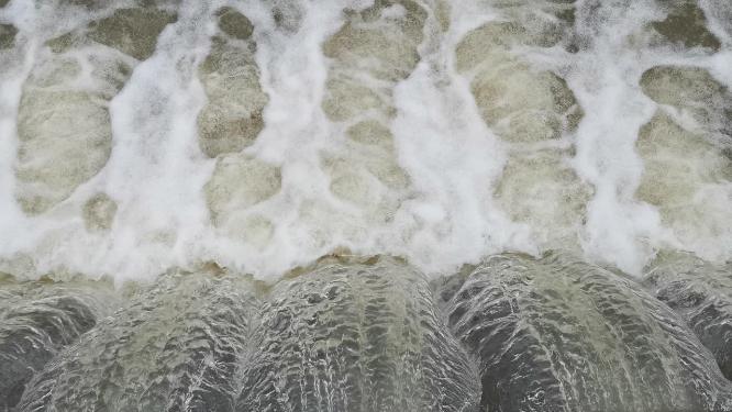 实拍瀑布流水