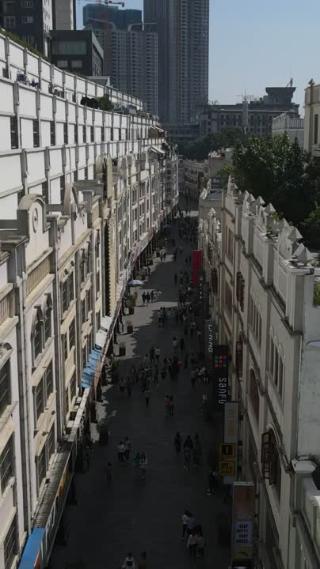 广西南宁新宁路步行街竖屏航拍