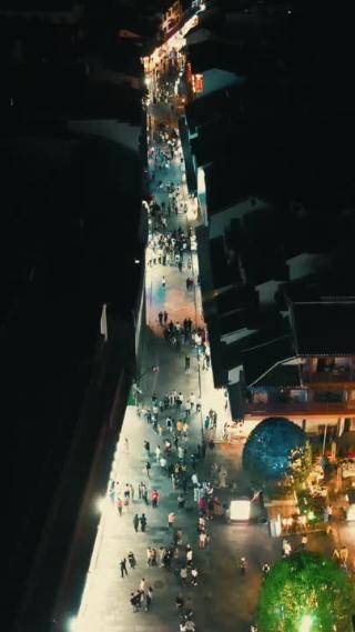 广西阳朔古西街夜景竖屏航拍