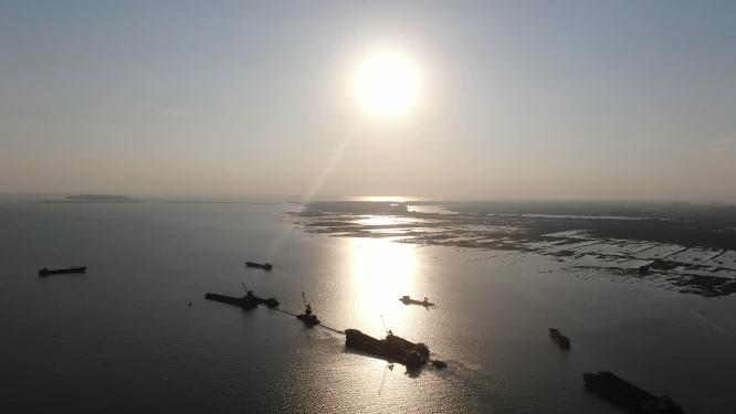 湖南岳阳洞庭湖水运大船航拍