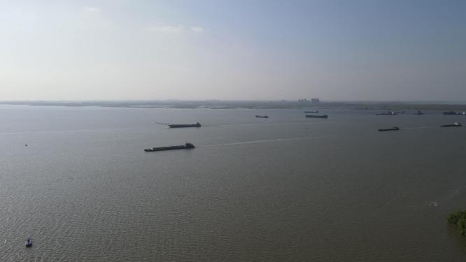 湖南岳阳洞庭湖水运大船航拍