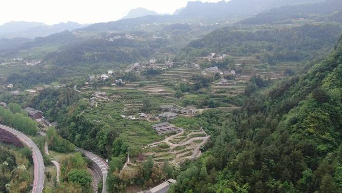 航拍山中梯田乡村