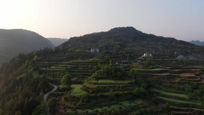 航拍山中梯田乡村
