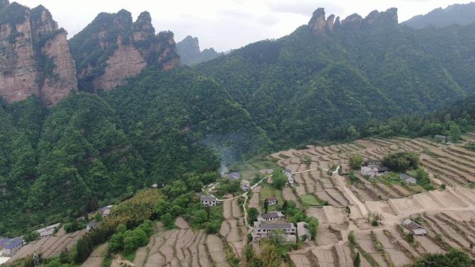 航拍山中梯田乡村