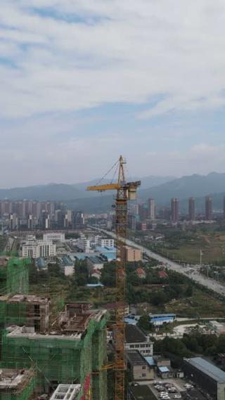 航拍房地产施工吊塔