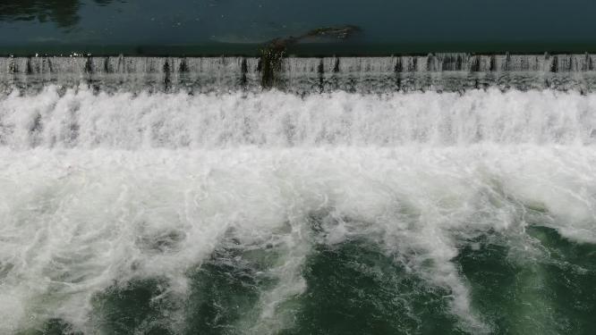 航拍沱江瀑布流水