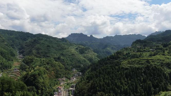 航拍湖南张家界巍峨大山