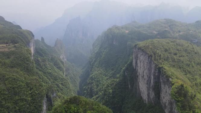 航拍雄伟壮丽山川湖南张家界