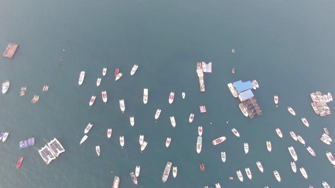 俯拍海上游船渔船