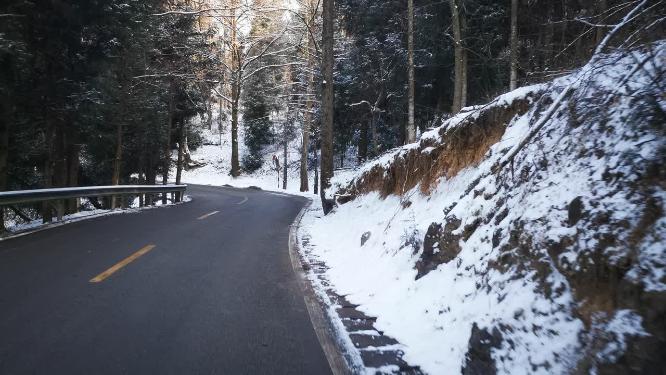 冬天大山雪景