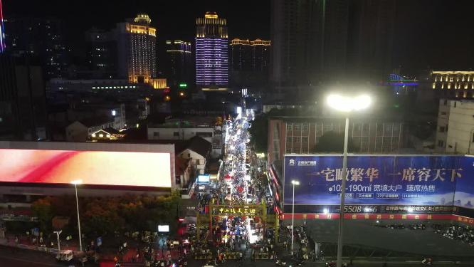 广西南宁中山路美食街夜景人流航拍