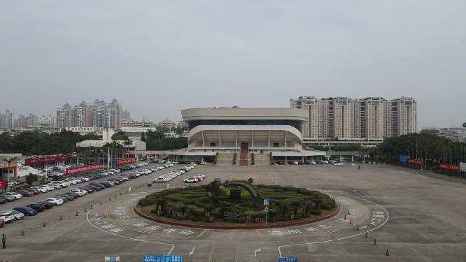 航拍广东东莞体育中心游泳馆