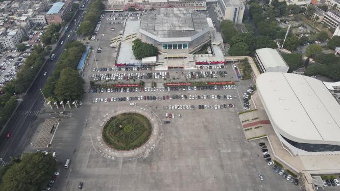 航拍广东东莞体育中心游泳馆