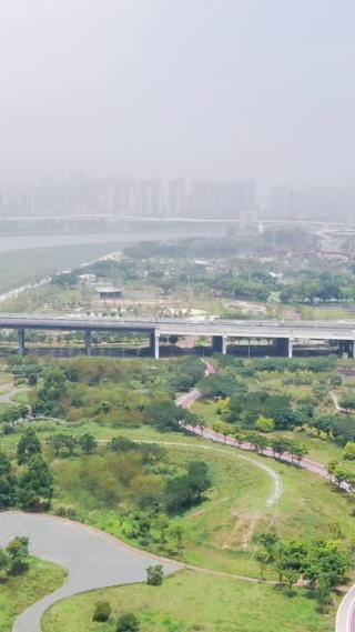航拍福建泉州城市交通竖屏