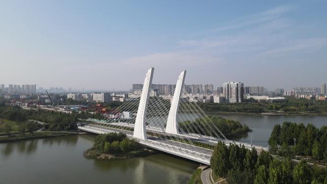 航拍郑州龙子湖大桥
