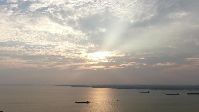 湖南岳阳洞庭湖日落晚霞夕阳船只