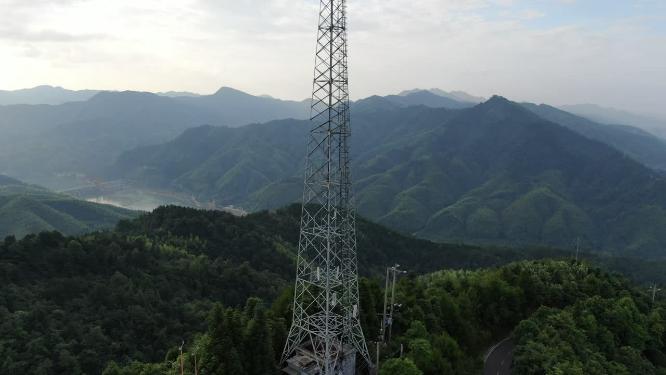 航拍大山信号塔