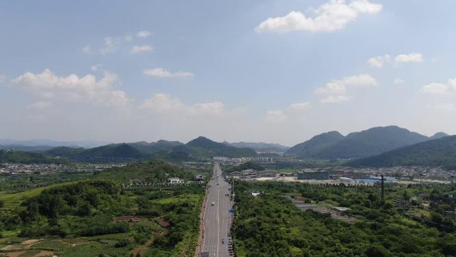 航拍贵州大山笔直公路交通
