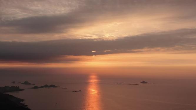 航拍大海日出彩霞福建湄洲岛