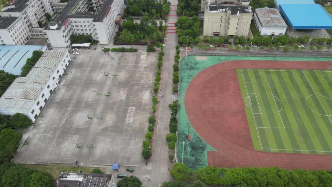 航拍校园空旷操场